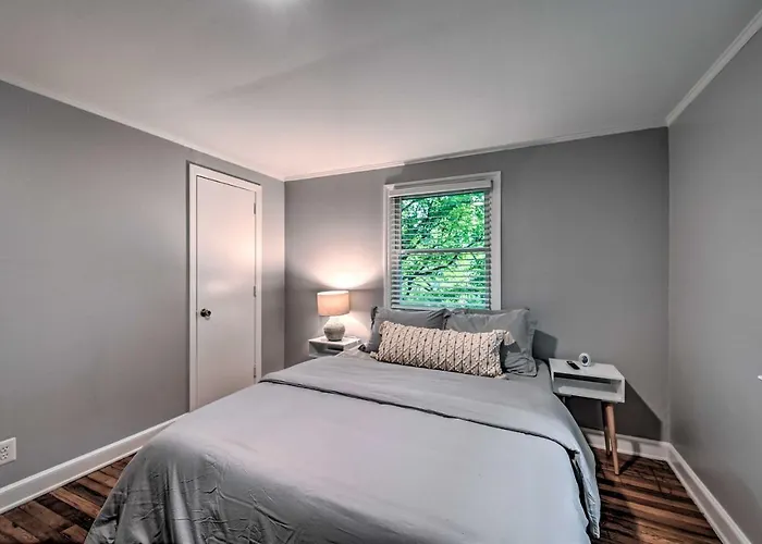 Vibrant Home 2 Mi To Dtwn & Wake Forest University Holiday home *