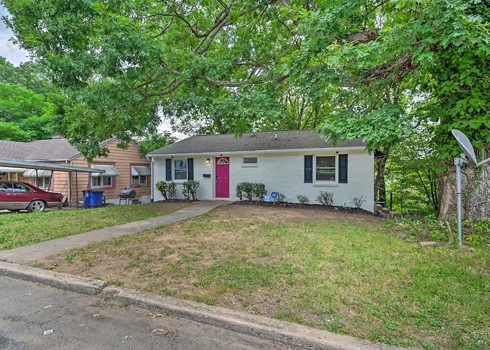 Vibrant Home 2 Mi To Dtwn & Wake Forest University Holiday home Winston-Salem