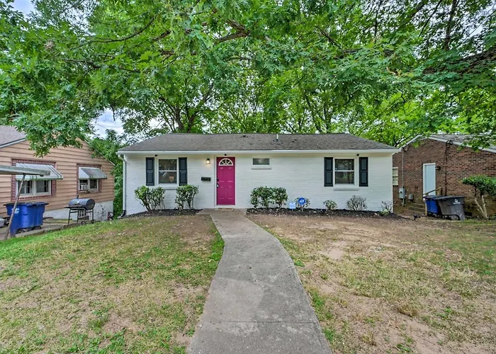 Vibrant Home 2 Mi To Dtwn & Wake Forest University Holiday home