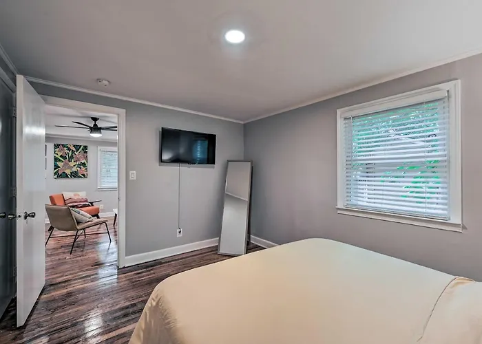 Vibrant Home 2 Mi To Dtwn & Wake Forest University