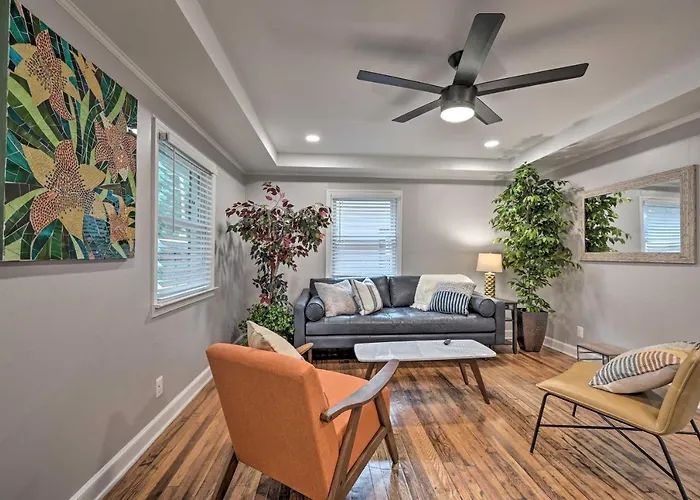 Vibrant Home 2 Mi To Dtwn & Wake Forest University Holiday home Winston-Salem