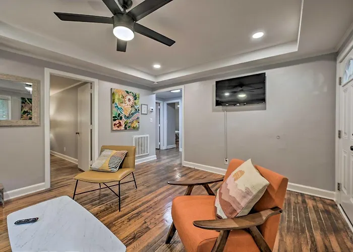 Holiday home Vibrant Home 2 Mi To Dtwn & Wake Forest University Winston-Salem